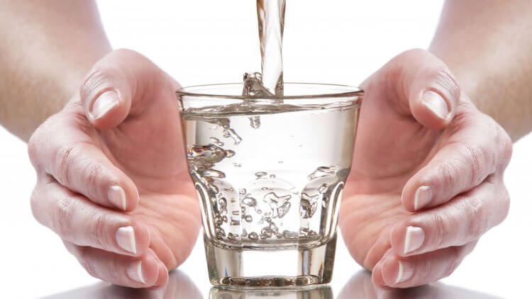There are so many benefits of drinking water! But how much water should you drink a day? (Spoiler alert: More than you think!) Get all the answers here.
