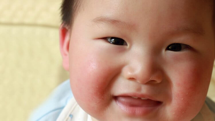 Introducing solids can be a confusing topic—recommendations for introducing solids have changed a lot in the last couple of decades. But we have the definitive answer, plus all the supporting evidence you need to make the best decision for your baby. See all the benefits of waiting until 6 months here.