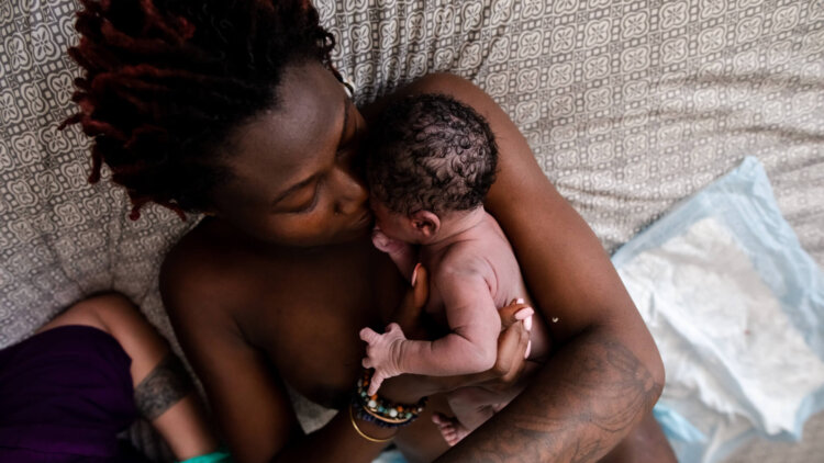 Why choose natural birth? Is natural birth painful? Find out the (sometimes surprising) benefits of an intervention free, natural birth in this article.